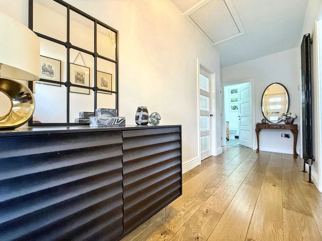 Property photo 3 of 32