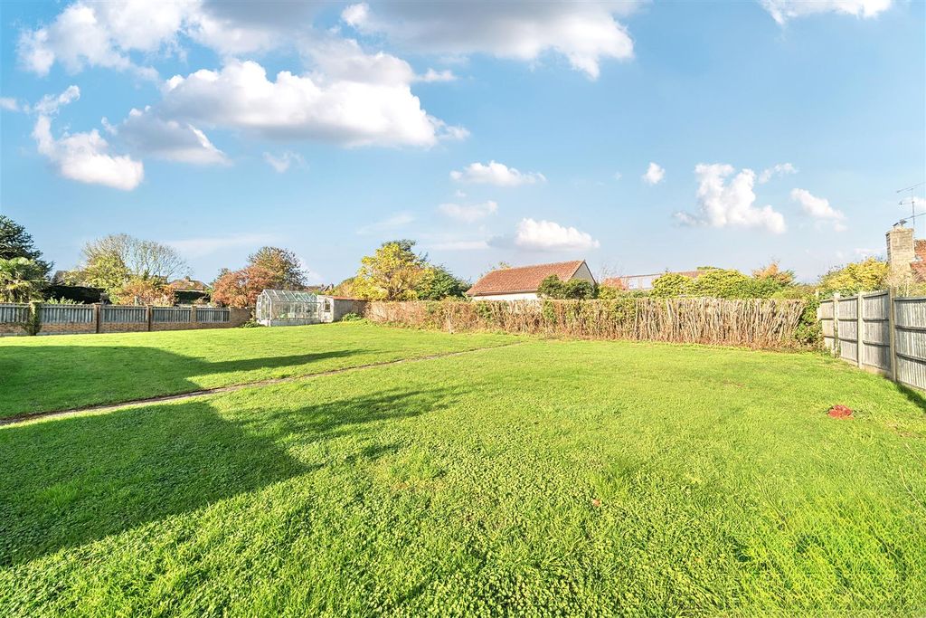 Property photo 3 of 22 Garden