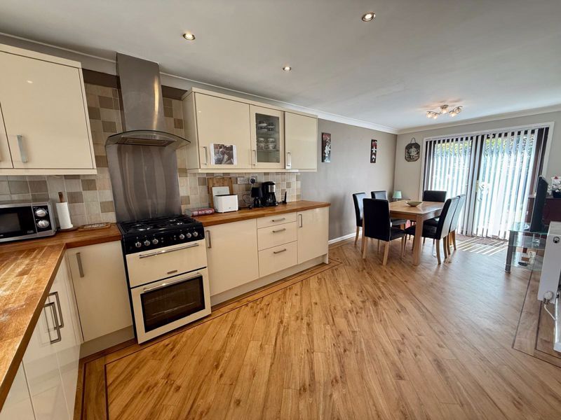 Property photo 3 of 16 Photo 7