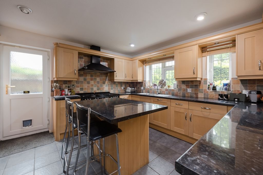 Property photo 3 of 12 102-Denham-Lane-09