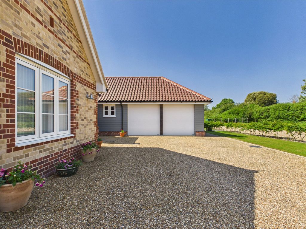 Property photo 2 of 34 Picture No. 38