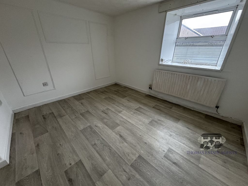 Property photo 3 of 5 Lounge