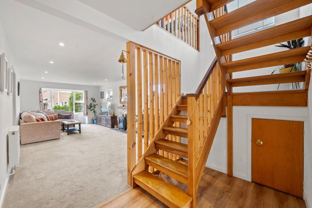 Property photo 2 of 25 Entrance Hall