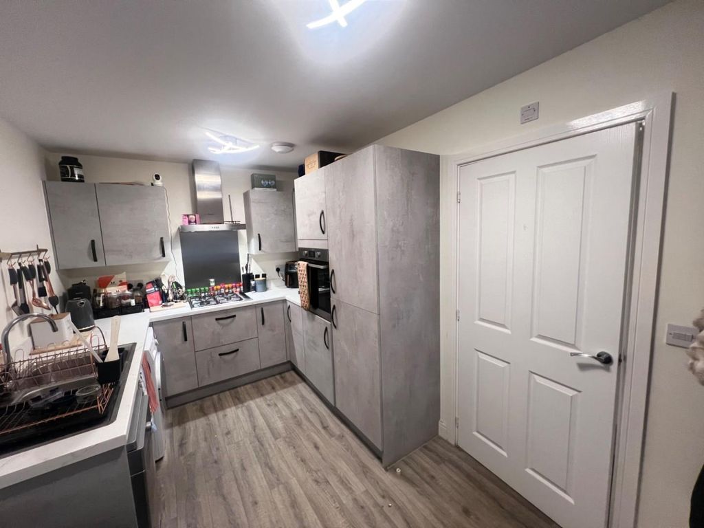 Property photo 3 of 22 Kitchen