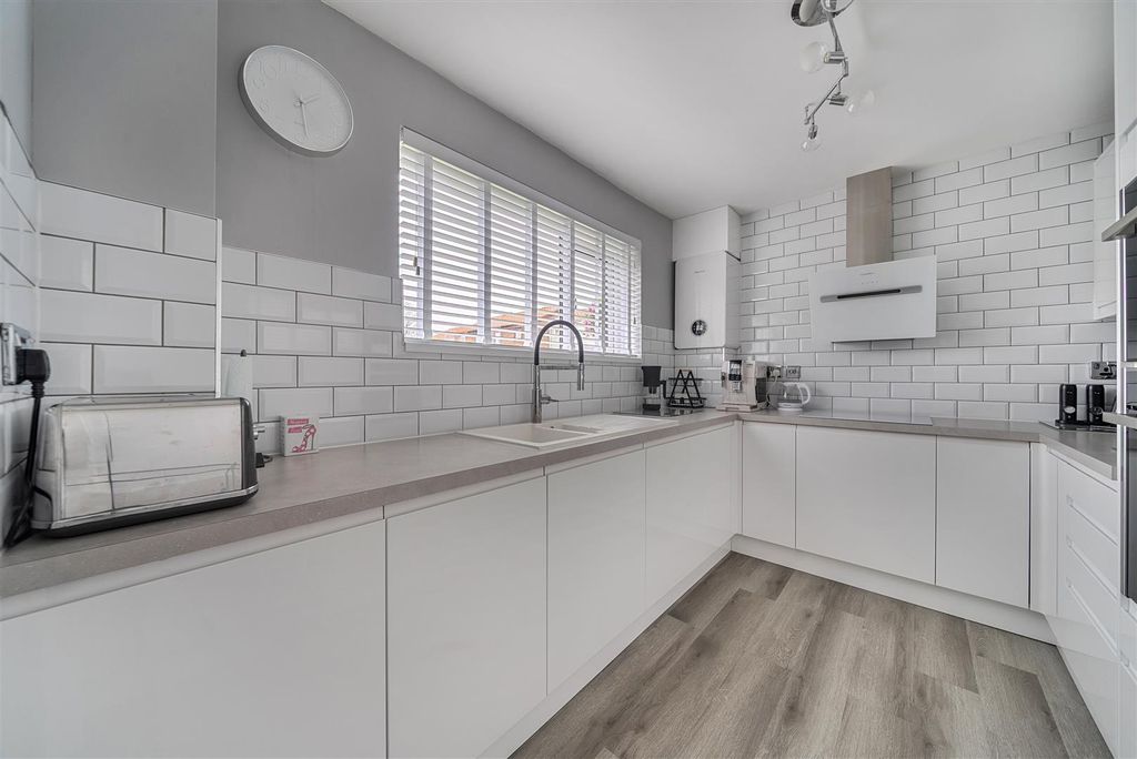 Property photo 2 of 19 Kitchen