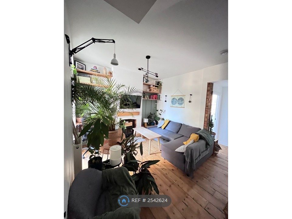 Property photo 1 of 19 Cosy Living Area