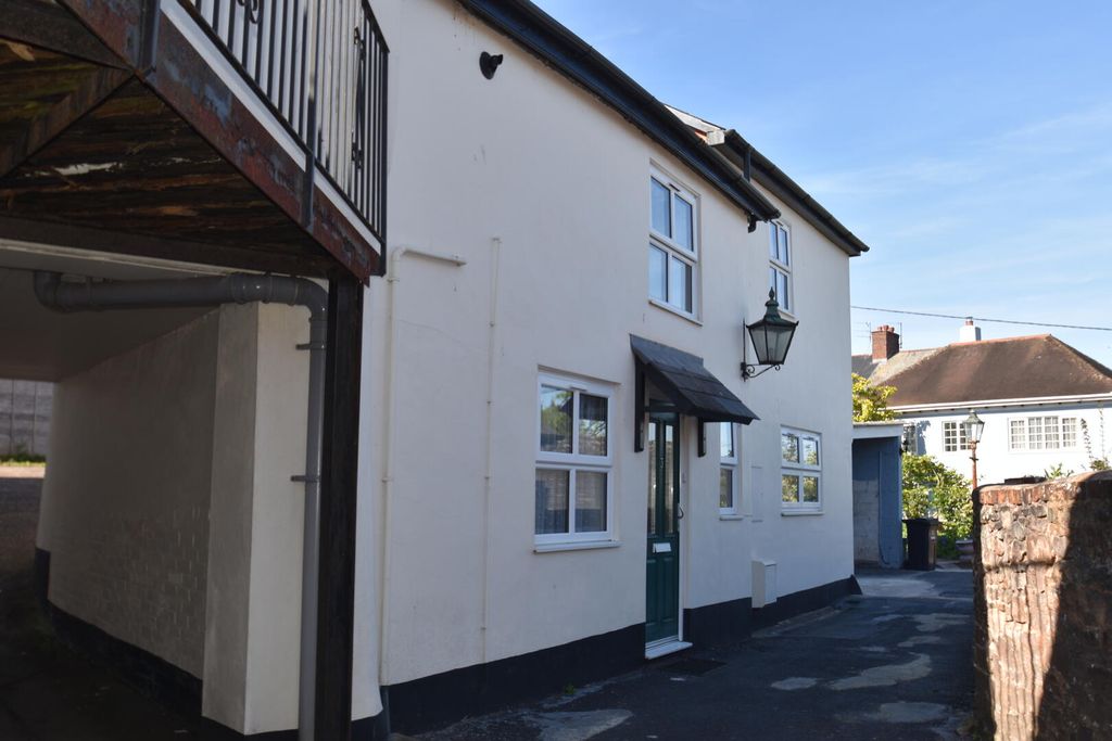 Property photo 1 of 11 Front (Exterior)