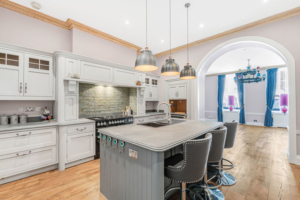 Property photo 3 of 60 Kitchen