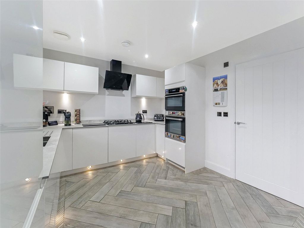 Property photo 3 of 16 Kitchen