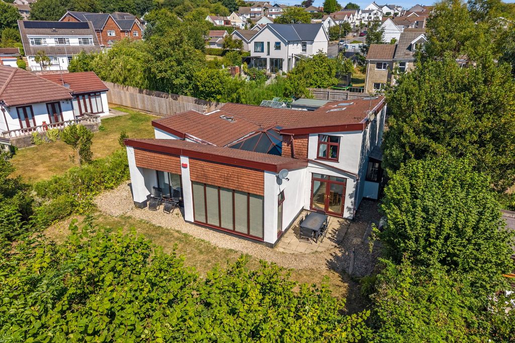 Property photo 1 of 27