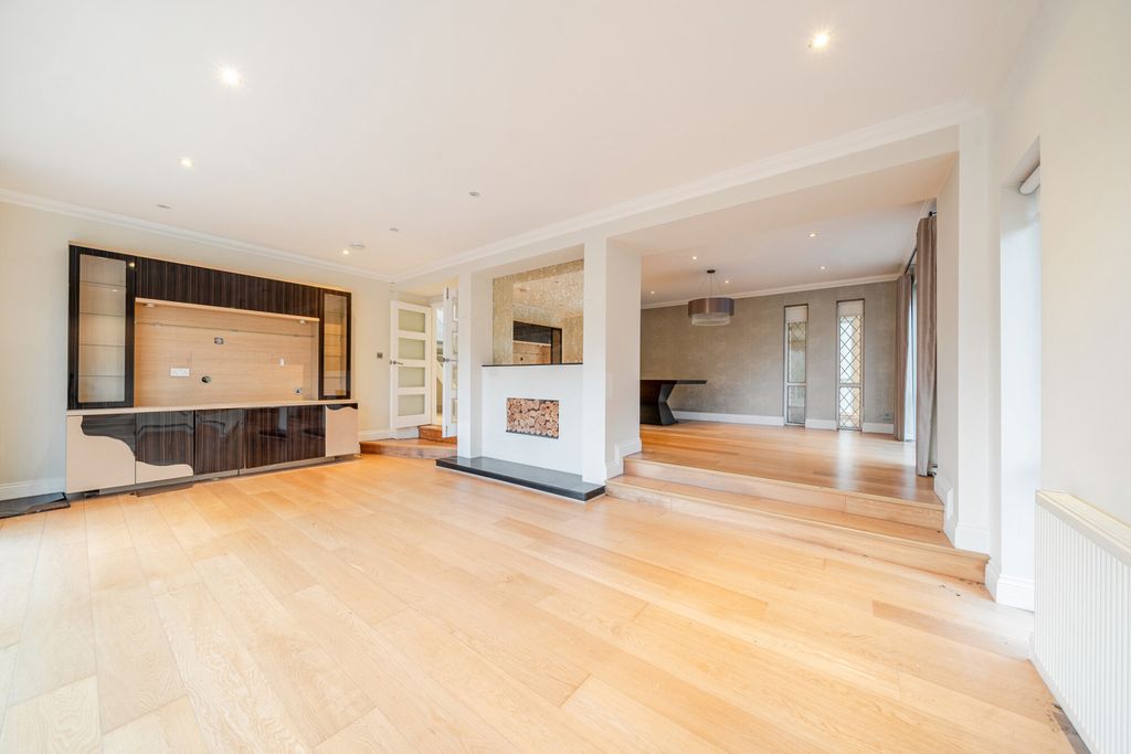 Property photo 2 of 20 1396181-8-695E96E...