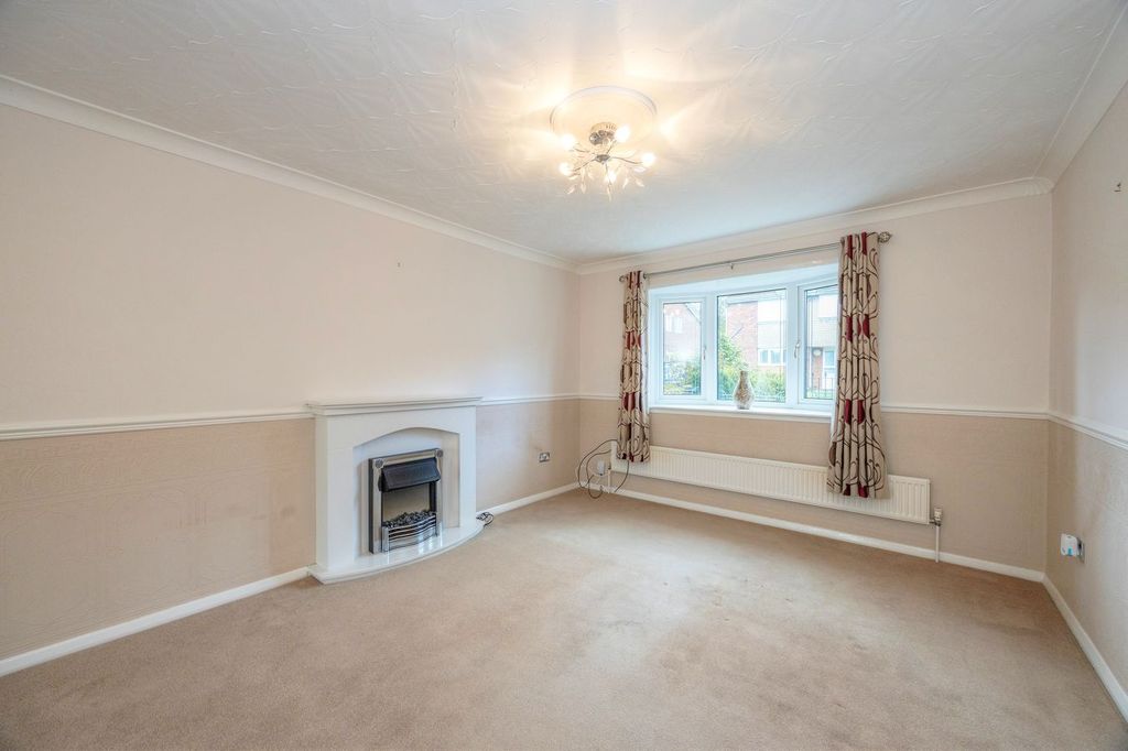 Property photo 2 of 27