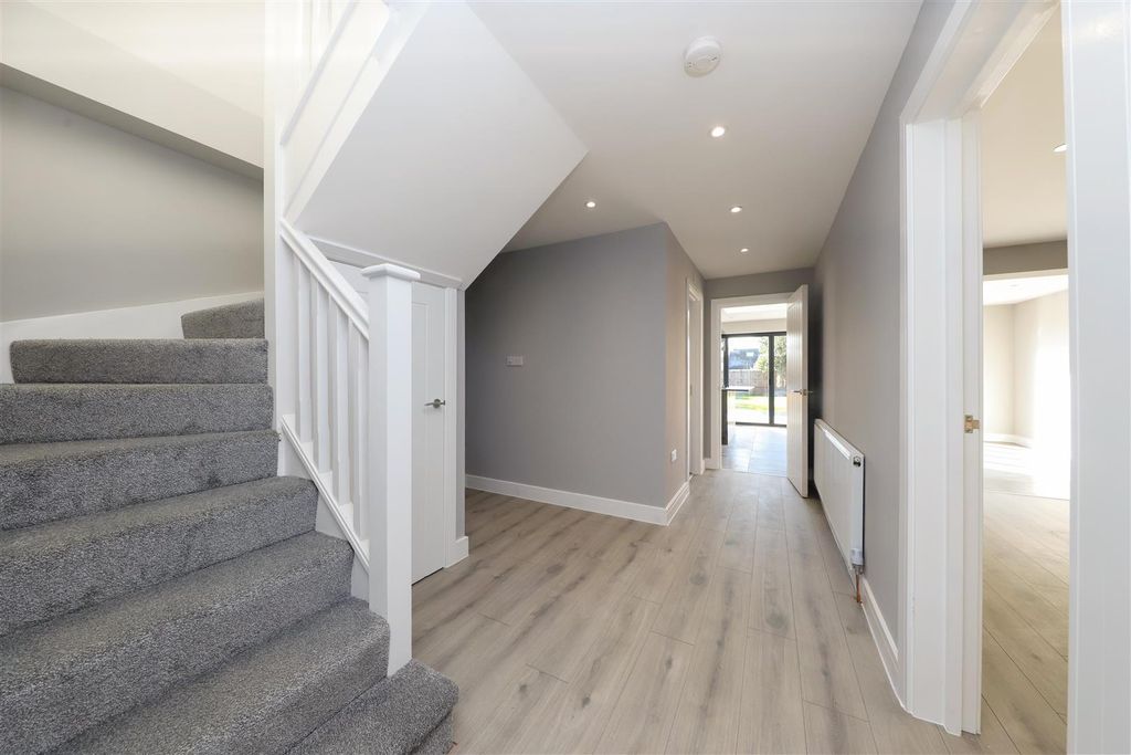 Property photo 3 of 23 Hall