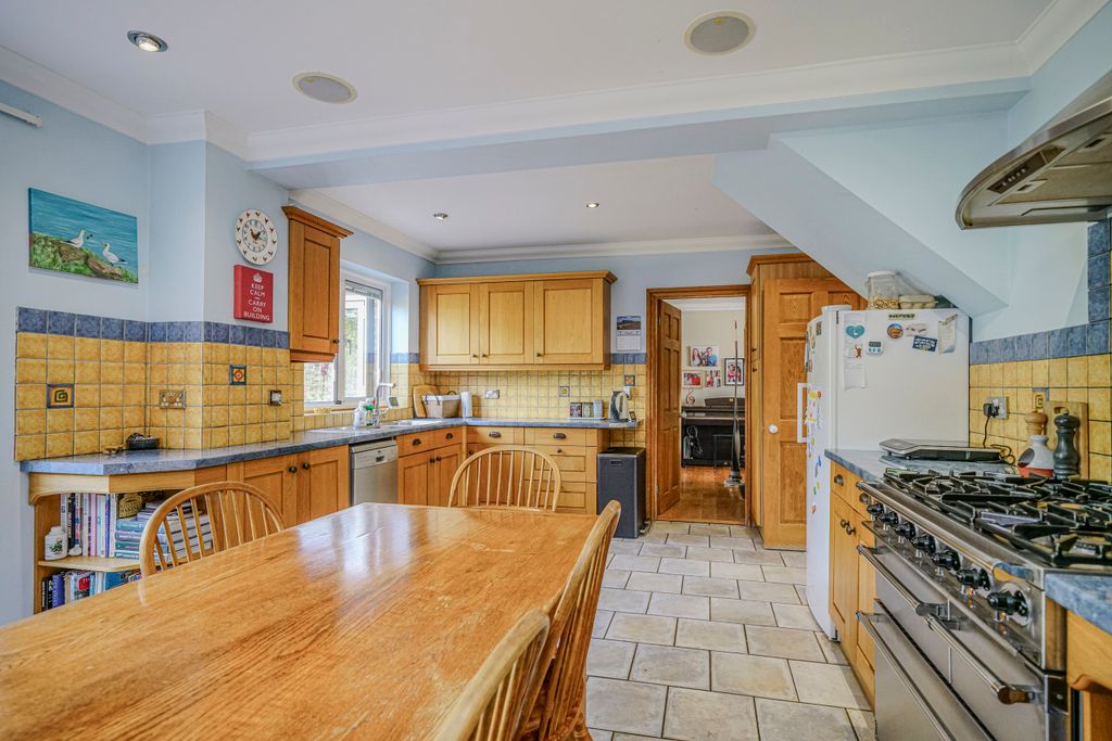 Property photo 2 of 20 10-Grasmere-Close-1011