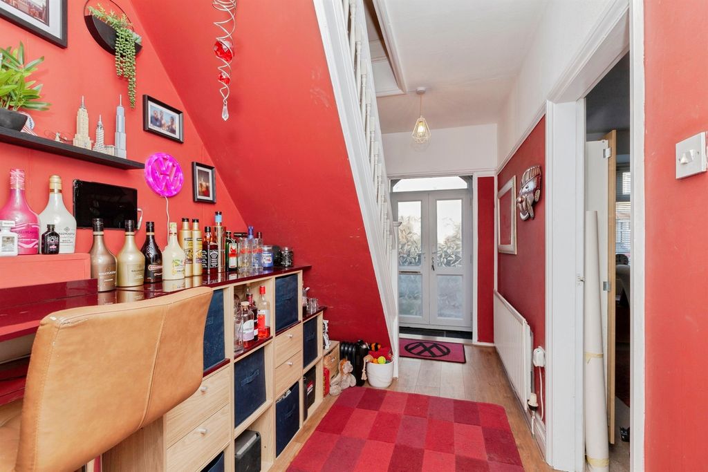 Property photo 3 of 21