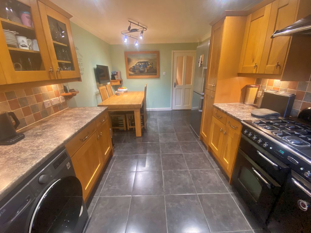 Property photo 2 of 12 Kitchen/ Diner