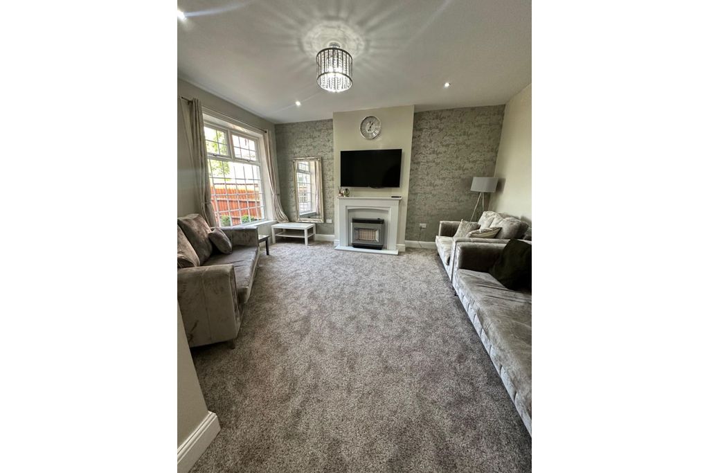 Property photo 3 of 9 Front Reception