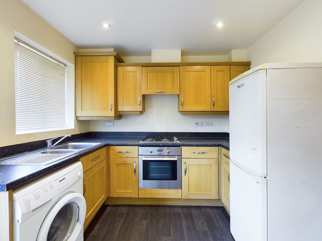 Property photo 3 of 10 Kitchen (2)