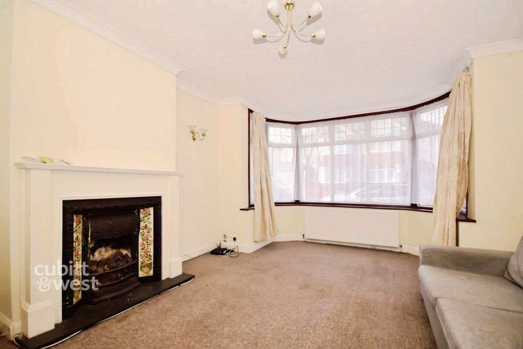 Property photo 3 of 13