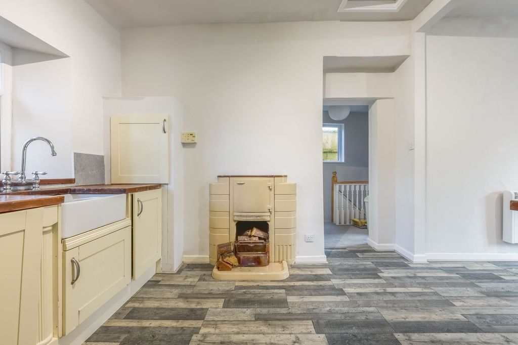 Property photo 2 of 30