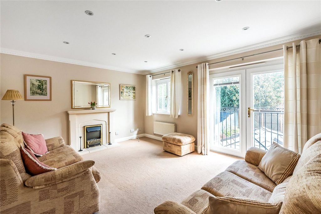 Property photo 3 of 13 Sitting Room