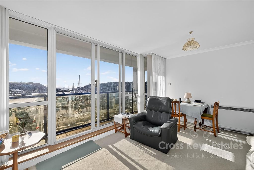 Property photo 3 of 24 Sitting Room