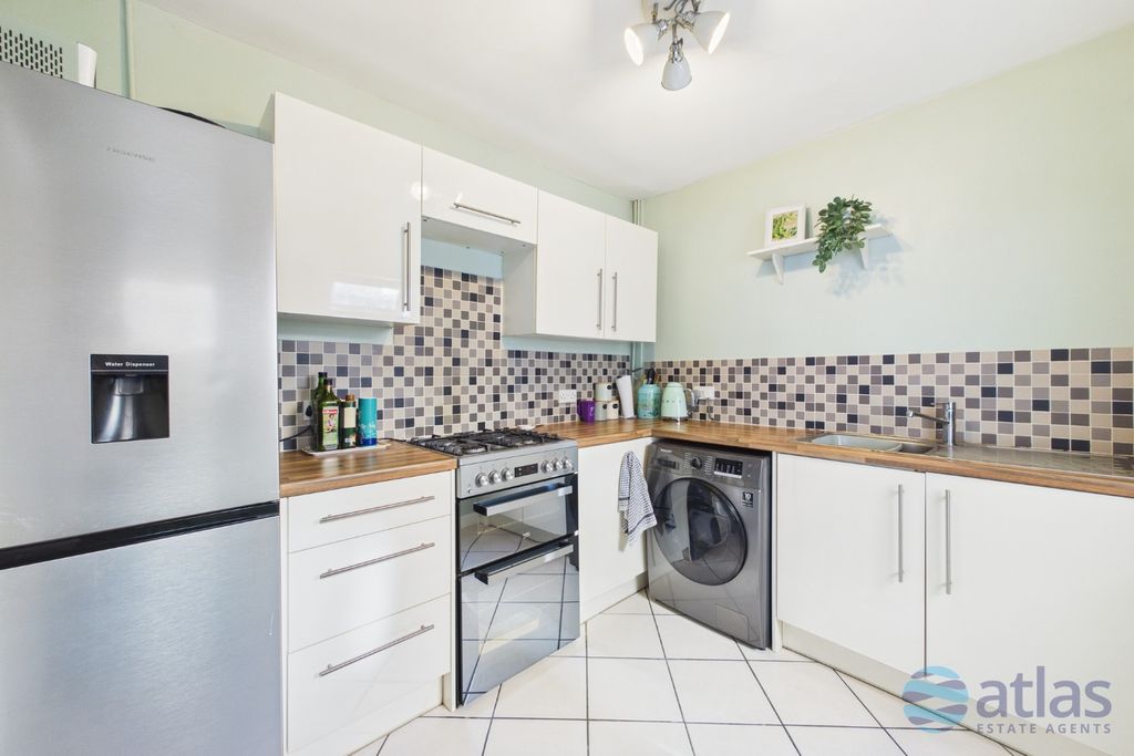 Property photo 3 of 14 Kitchen