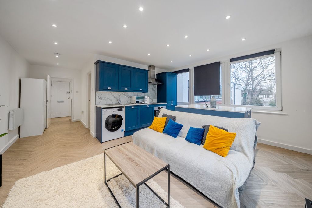 Property photo 1 of 14 Reception/Kitchen