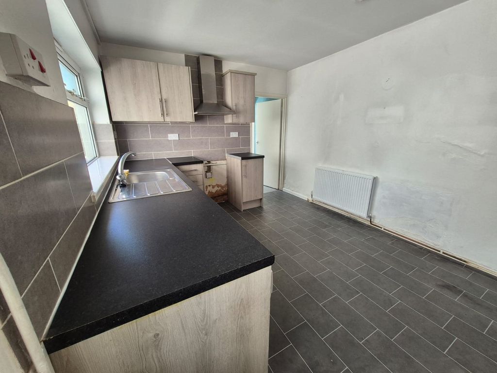 Property photo 3 of 16 Kitchen 2