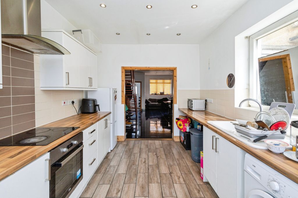 Property photo 2 of 18