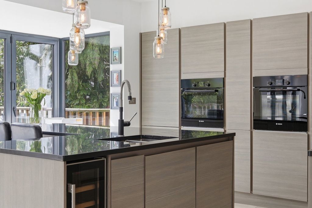 Property photo 2 of 30