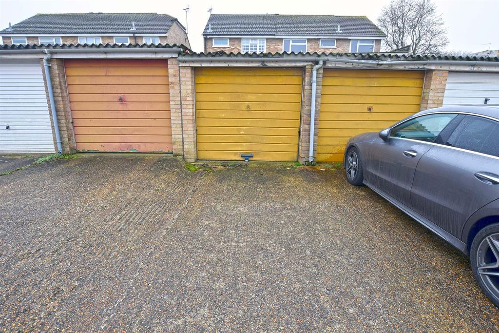 Property photo 2 of 18