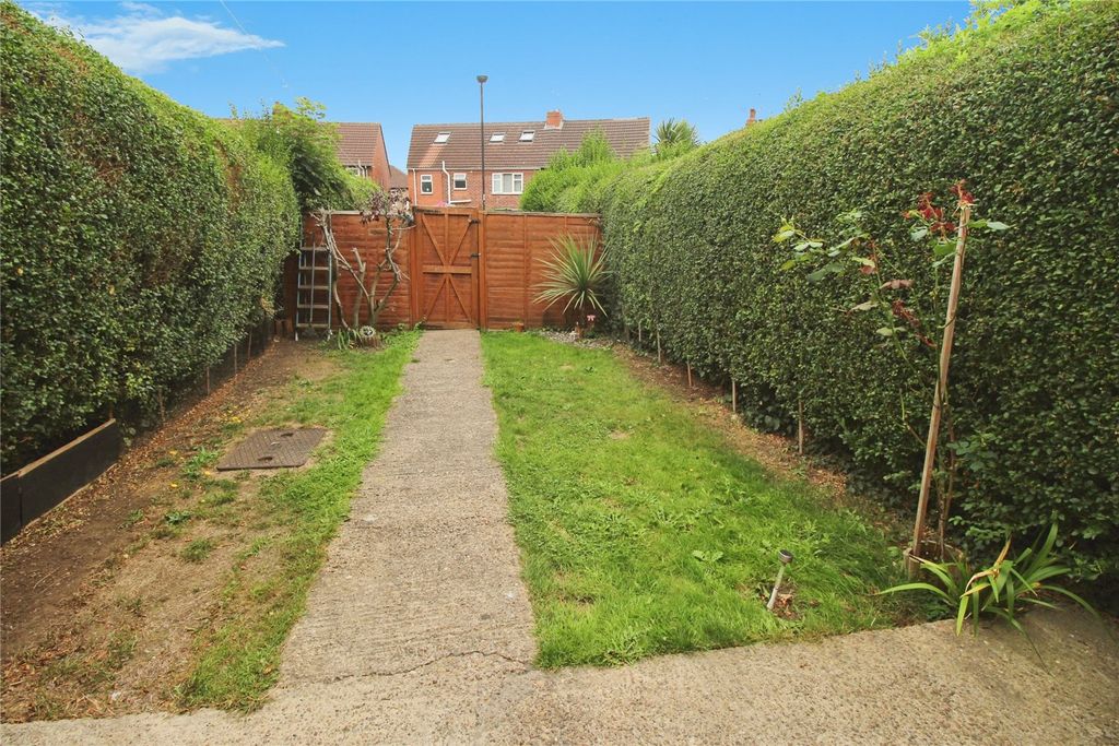 Property photo 3 of 16 Gardens