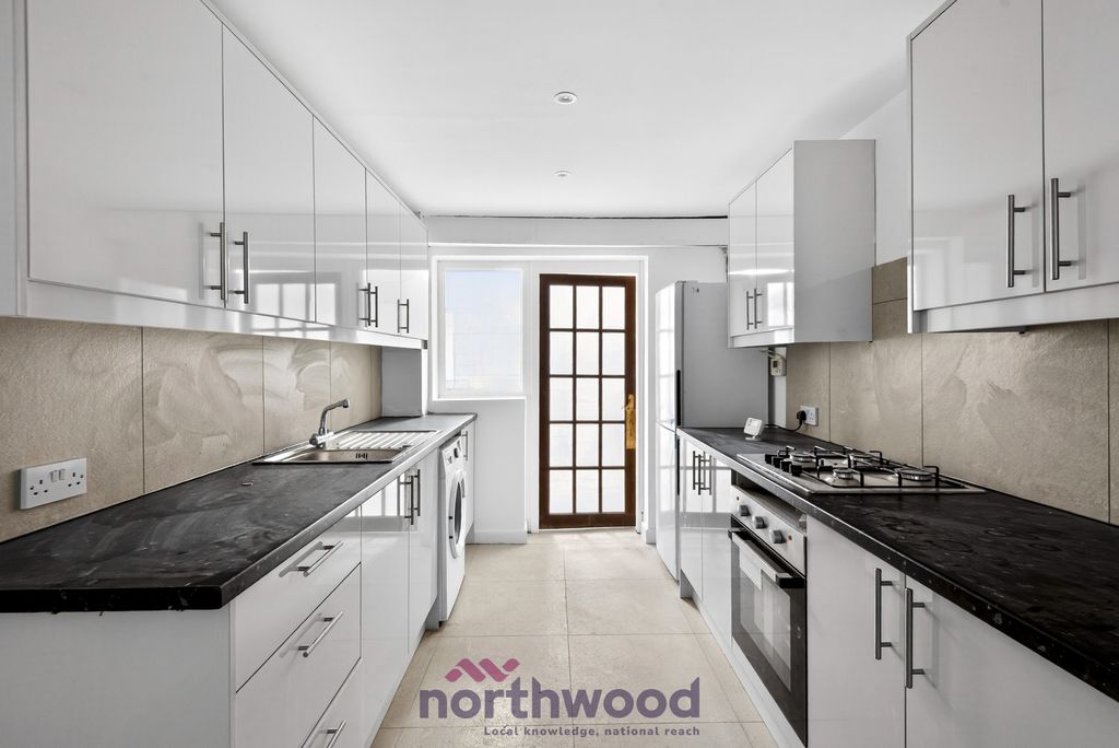 Property photo 3 of 25