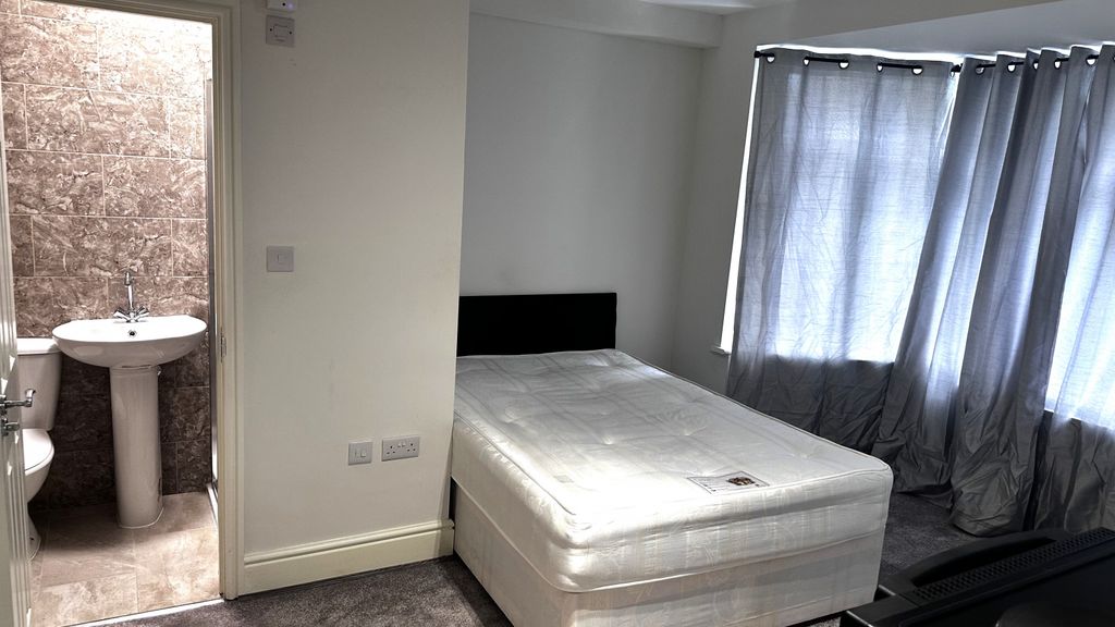 Additional image 7 of 5 bed end terrace house for saleWhitton Avenue East, Greenford UB6