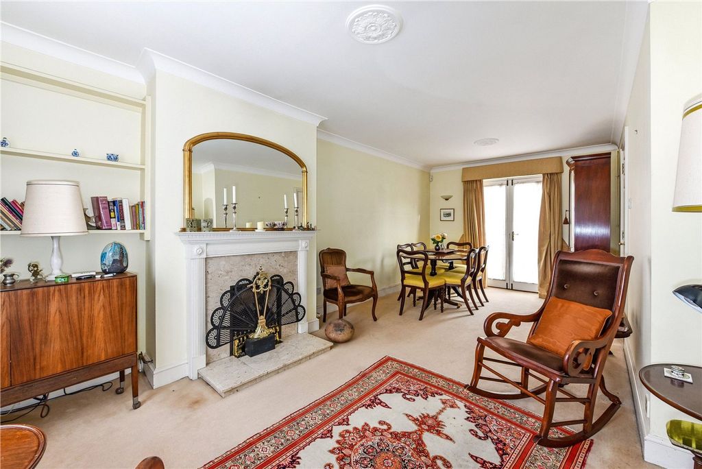 Property photo 2 of 16 Sitting/Dining Room