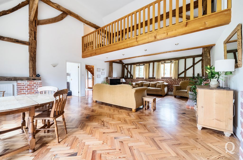 Property photo 2 of 44 0Cb44358-d9E2-4Fd...