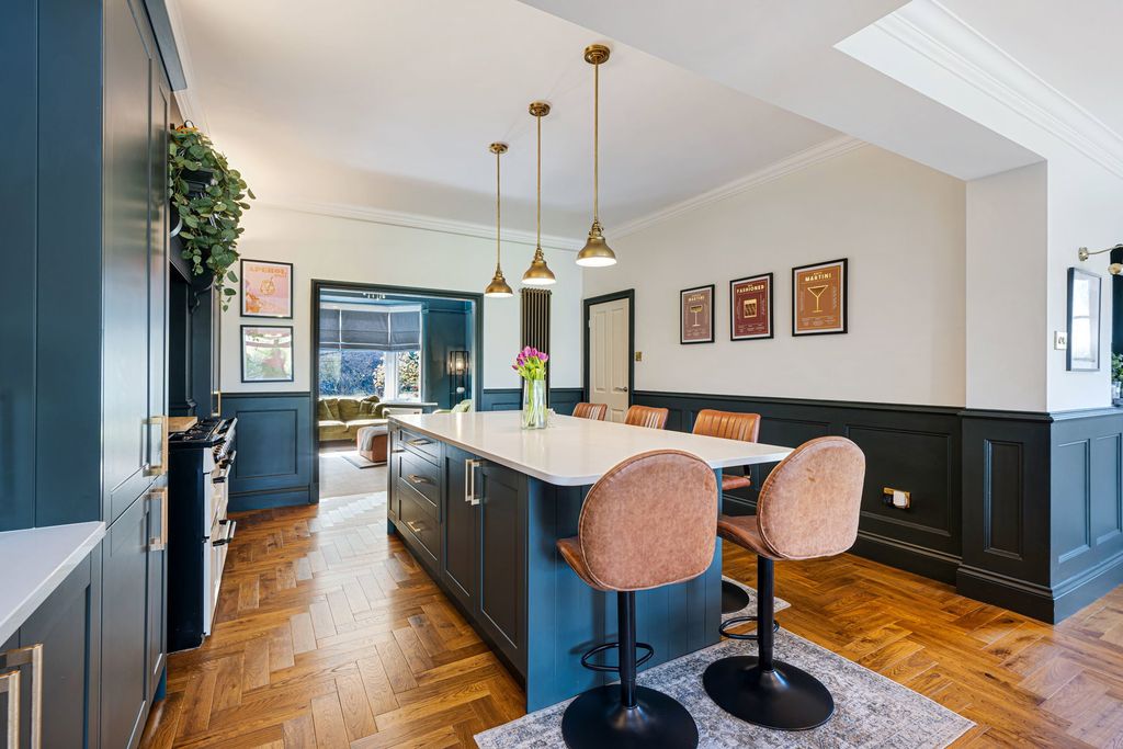 Property photo 3 of 35