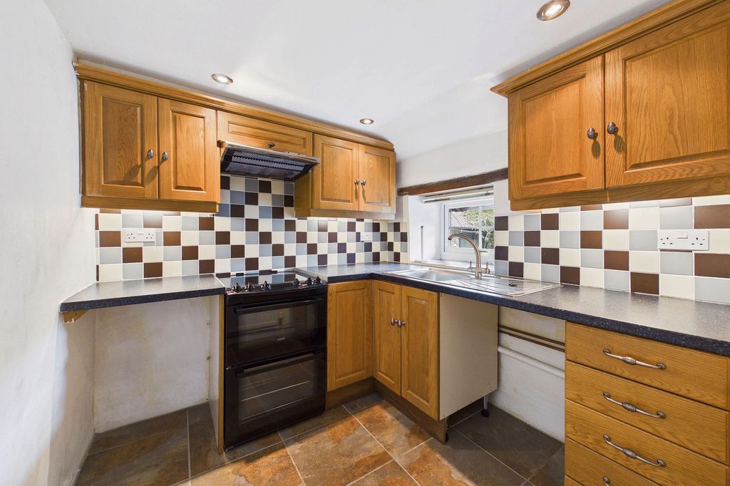 Property photo 2 of 27