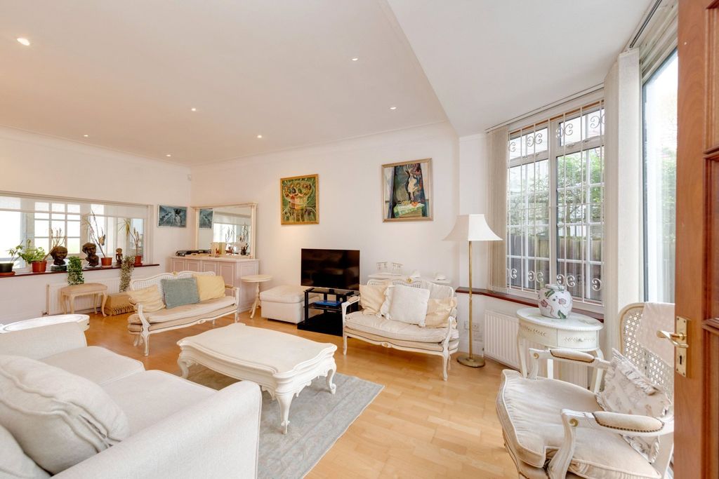 Property photo 3 of 10 Picture No. 06