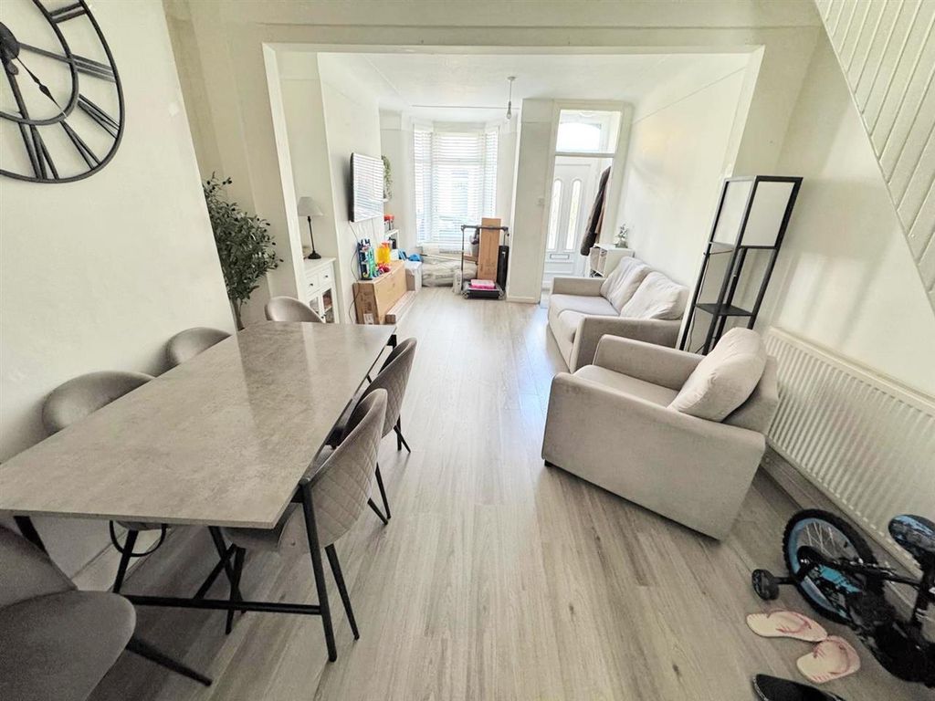 Property photo 3 of 7 Dining Area