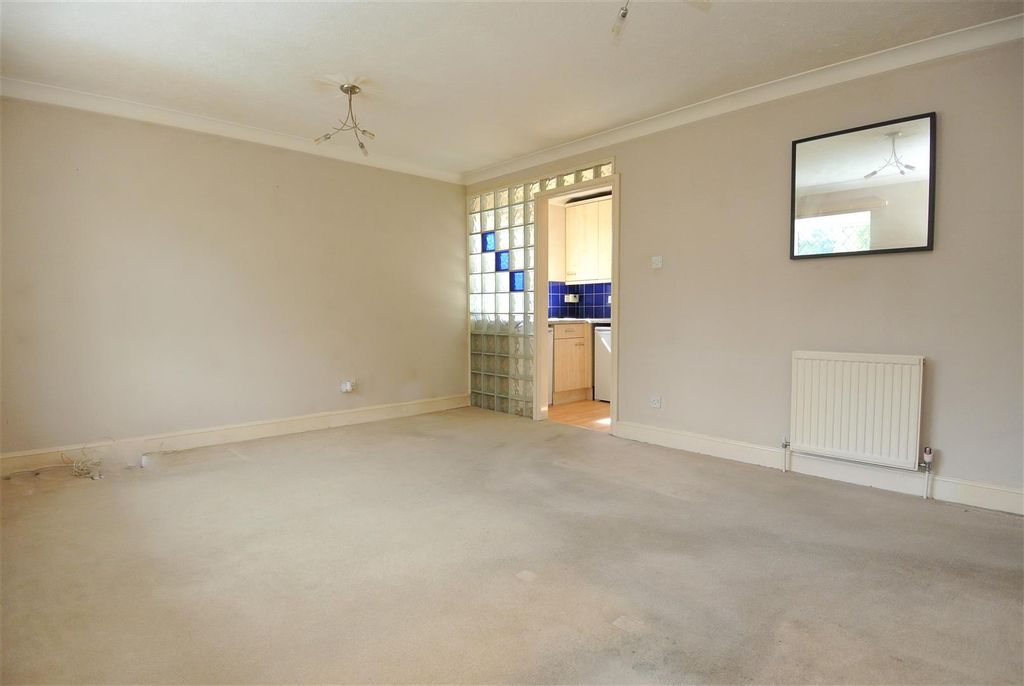 Property photo 2 of 8 Living