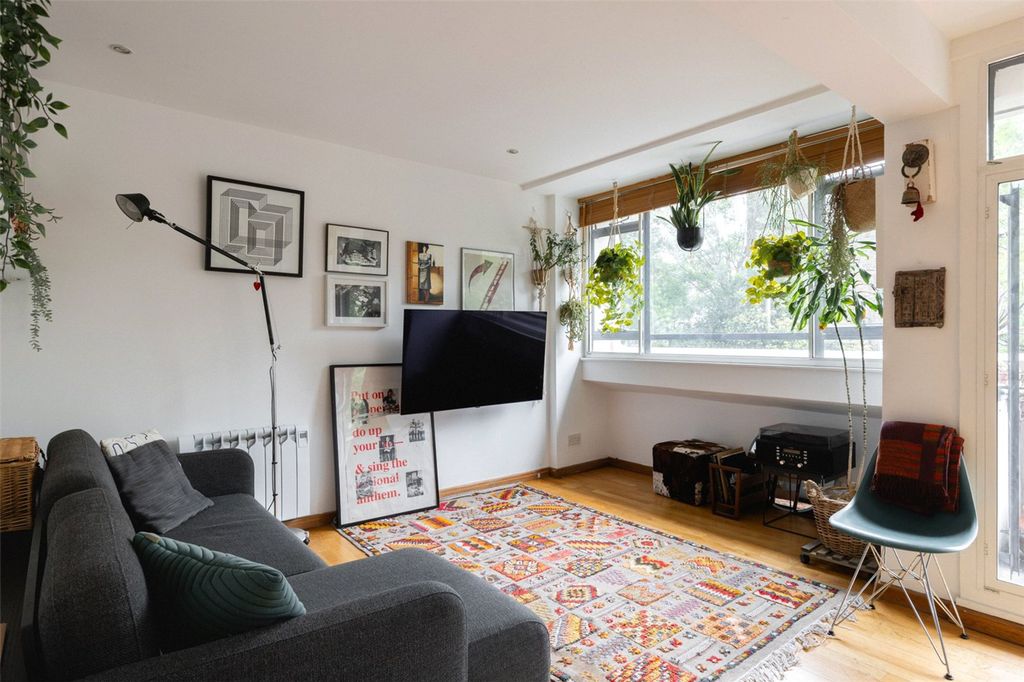 Property photo 3 of 12 Keeling House, E2