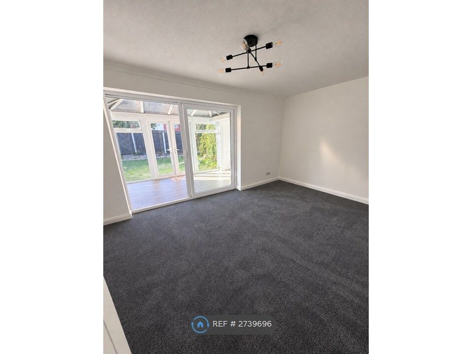 Property photo 3 of 10 Living Room