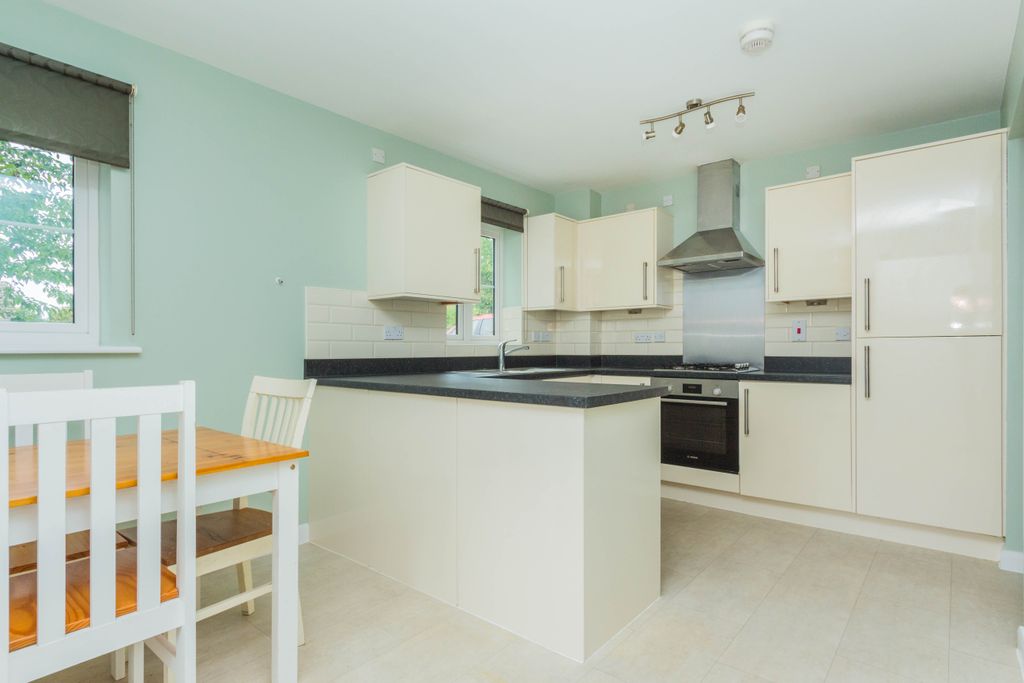 Property photo 2 of 11 Kitchen/Dining Room