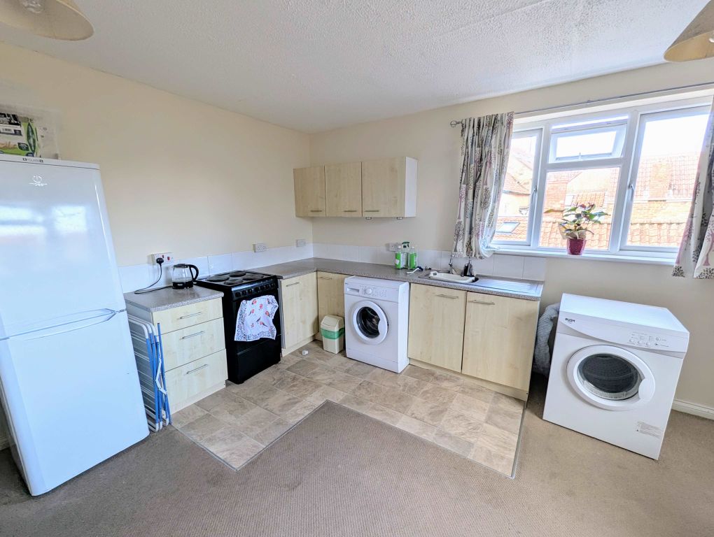 Property photo 2 of 10 Kitchen