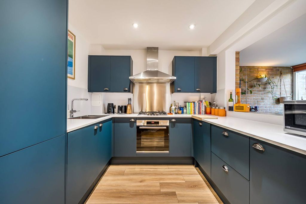 Property photo 3 of 21