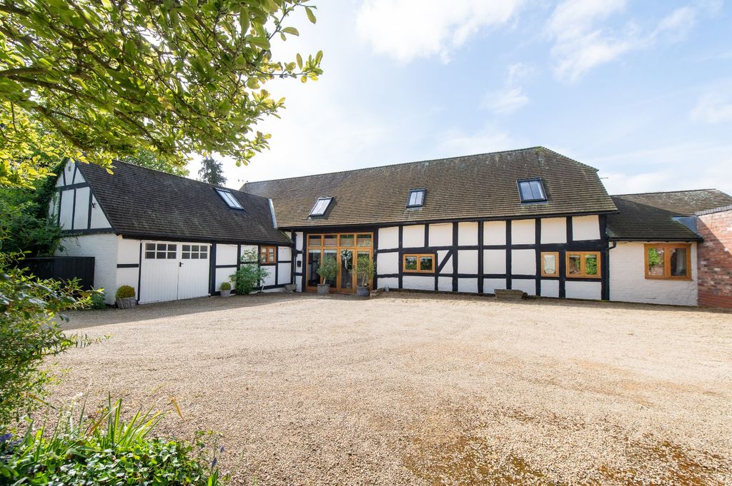Property photo 1 of 25 Adjoining Barn