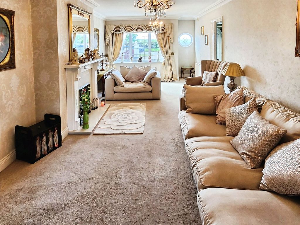 Property photo 2 of 22 Lounge