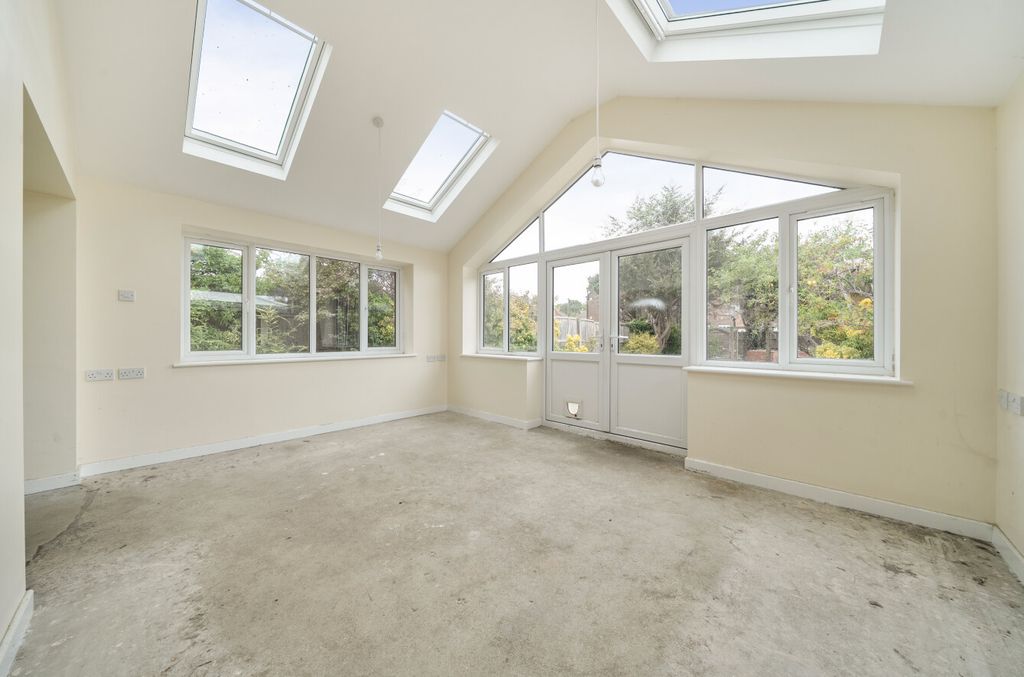 Property photo 3 of 10 Dining2